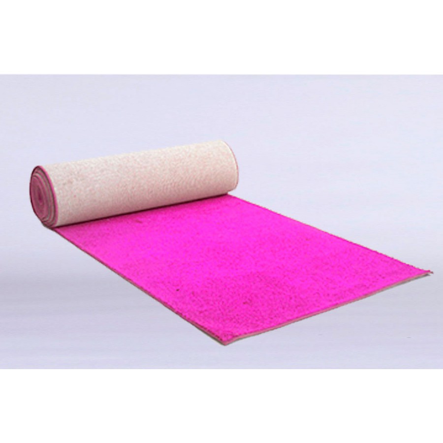 corredor de la alfombra de color rosa